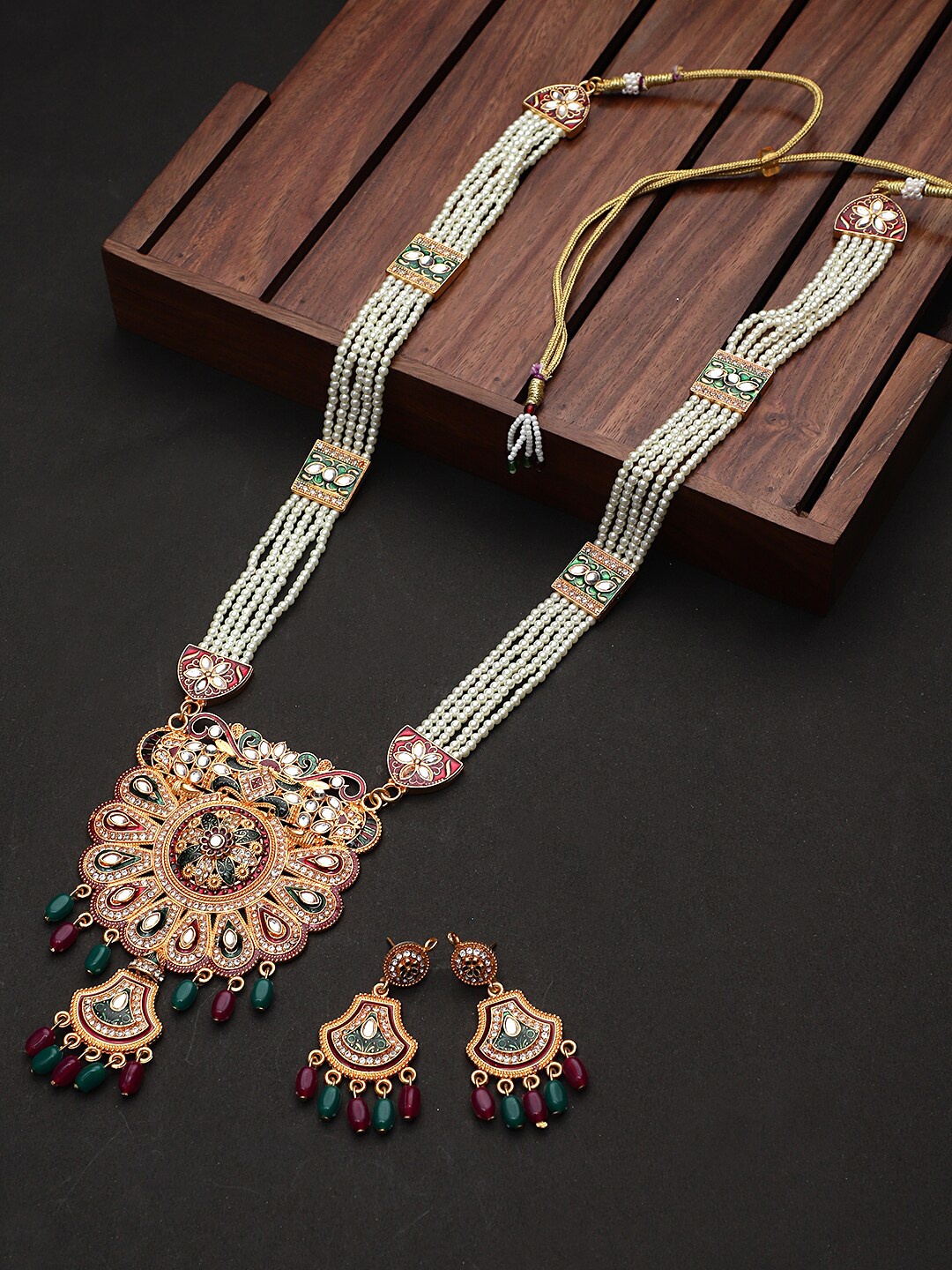 STEORRA JEWELS Gold-Plated White & Red Kundan-Studded & Beaded Jewellery Set