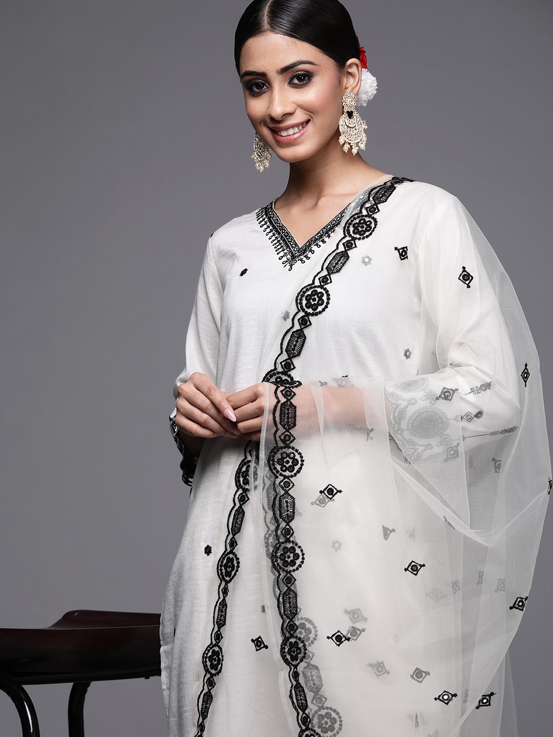 Indo Era Women White Ethnic Motifs Embroidered Mirror Work Kurta with Trousers & Dupatta
Indo Era Women White Ethnic Motifs Embroidered Mirror Work Kurta with Trousers & Dupatta