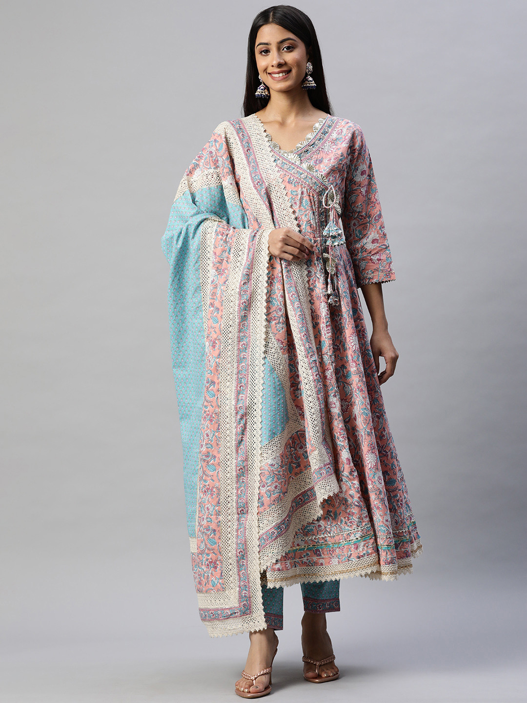 Divena Women Peach-Coloured Ethnic Motifs Angrakha Cotton Kurta & Trousers & Dupatta
Divena Women Peach-Coloured Ethnic Motifs Angrakha Cotton Kurta & Trousers & Dupatta