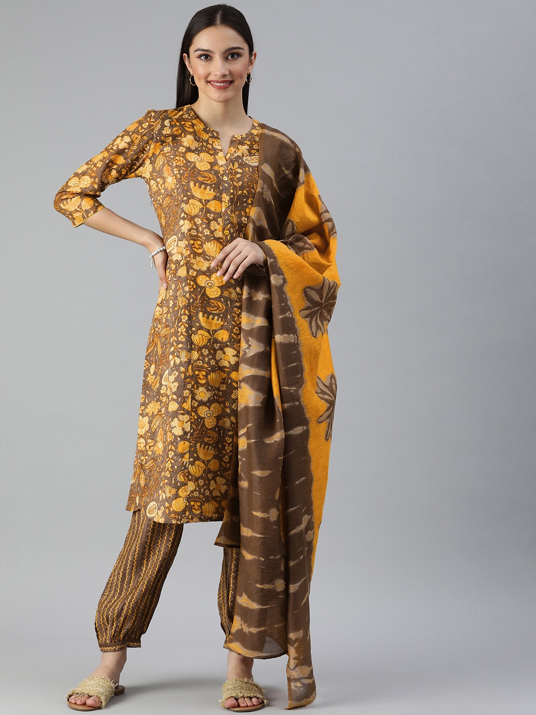 ETIQUETTE Women Mustard Yellow Floral Printed Pure Cotton Kurta with Salwar & With Dupatta
ETIQUETTE Women Mustard Yellow Floral Printed Pure Cotton Kurta with Salwar & With Dupatta