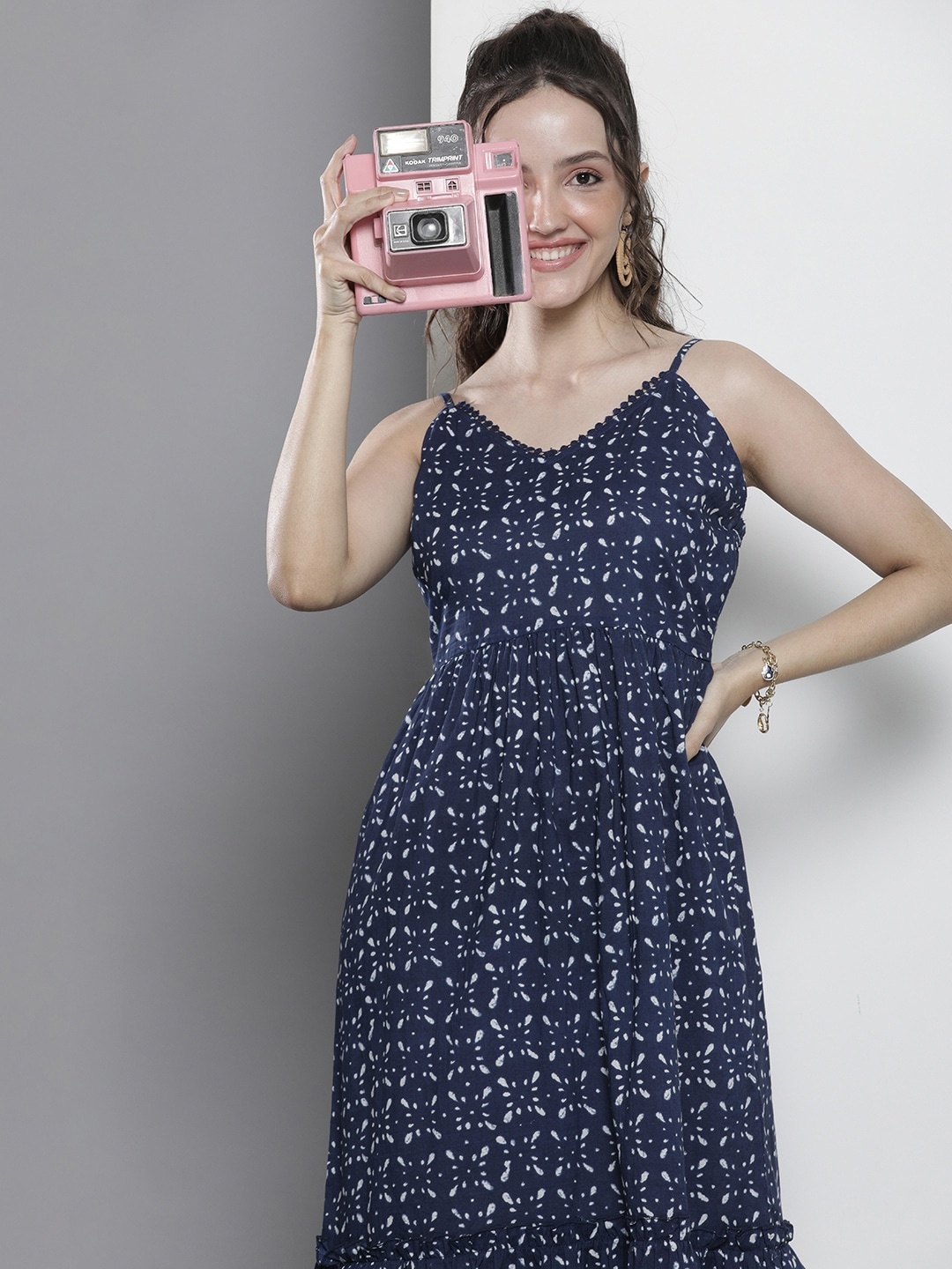 Ode by House of Pataudi Women Navy Blue & White Printed Rozana Ethnic A-Line Midi Dress
Ode by House of Pataudi Women Navy Blue & White Printed Rozana Ethnic A-Line Midi Dress