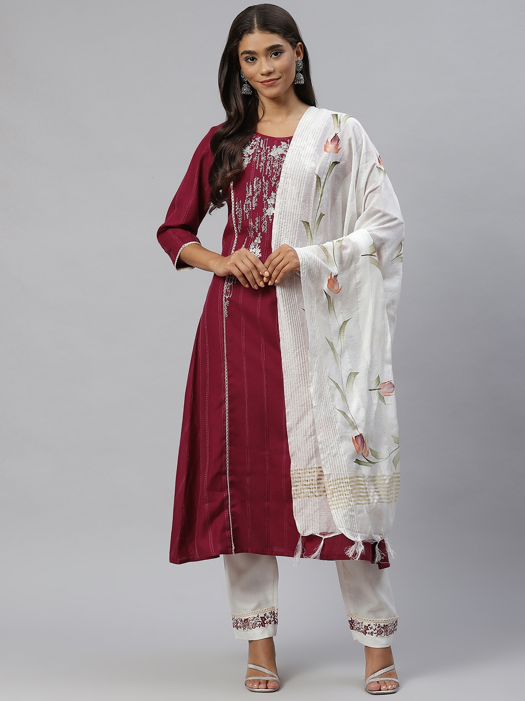 SheWill Women Maroon Floral Embroidered Panelled Thread Work Kurta with Trousers & With Dupatta
SheWill Women Maroon Floral Embroidered Panelled Thread Work Kurta with Trousers & With Dupatta