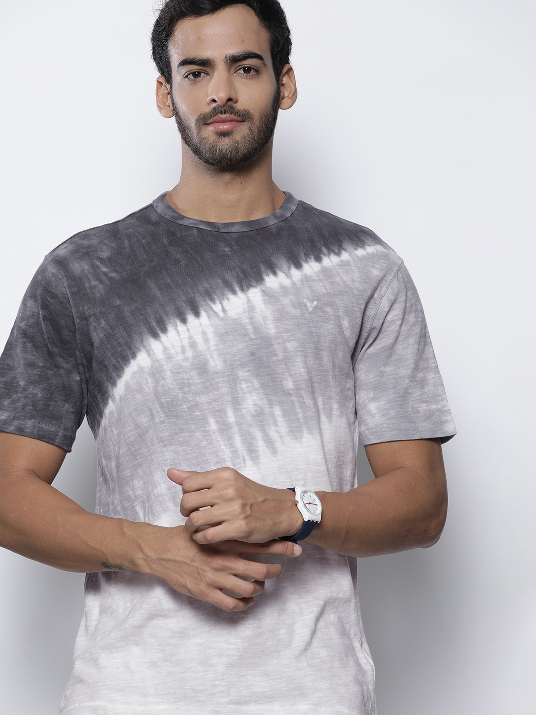 AMERICAN EAGLE OUTFITTERS Men Grey & White Tie and Dyed Pure Cotton Standard Fit T-shirt
AMERICAN EAGLE OUTFITTERS Men Grey & White Tie and Dyed Pure Cotton Standard Fit T-shirt