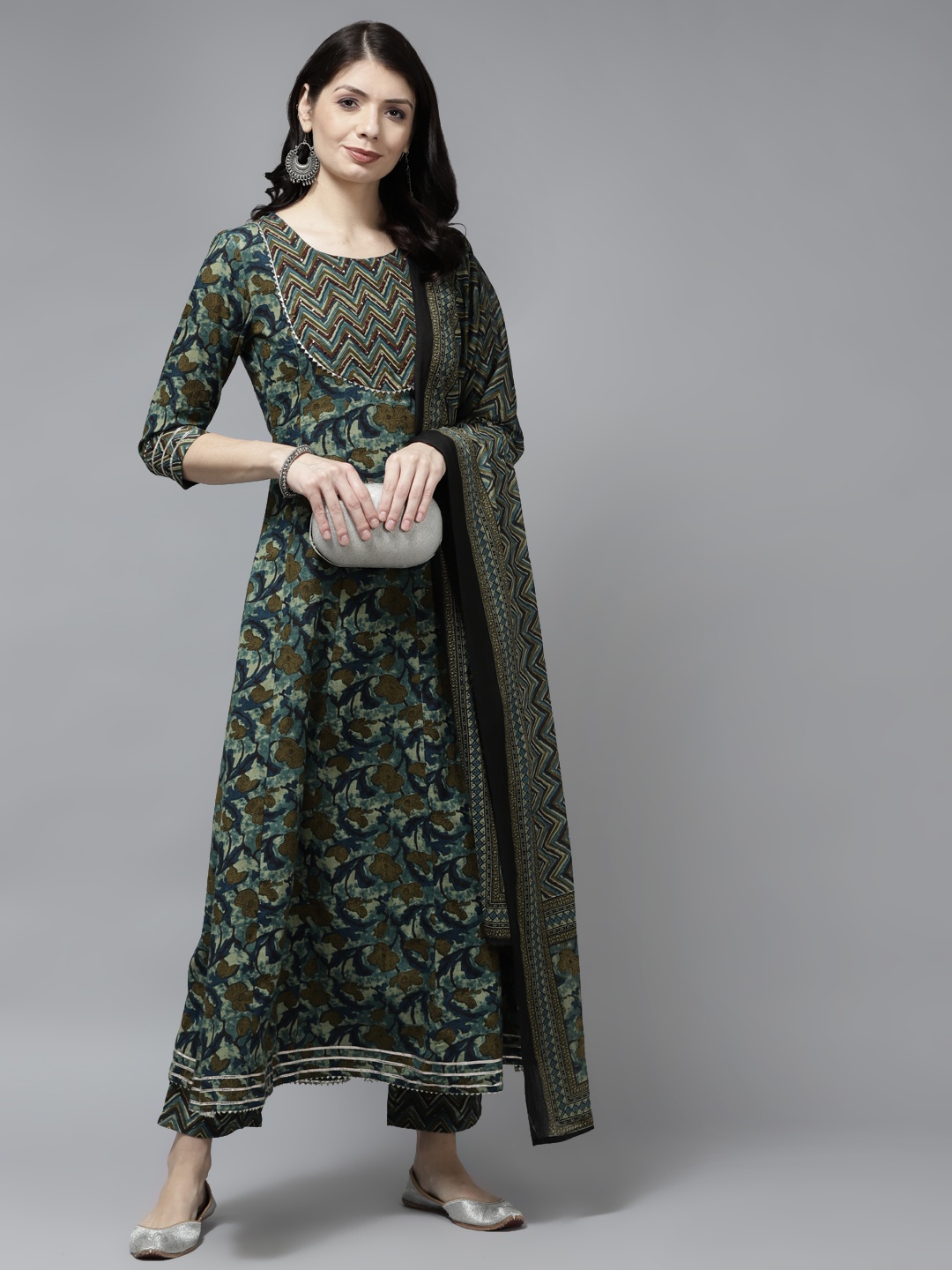 Yufta Women Navy Blue Printed Sequinned Pure Cotton Kurta with Palazzos & With Dupatta
Yufta Women Navy Blue Printed Sequinned Pure Cotton Kurta with Palazzos & With Dupatta