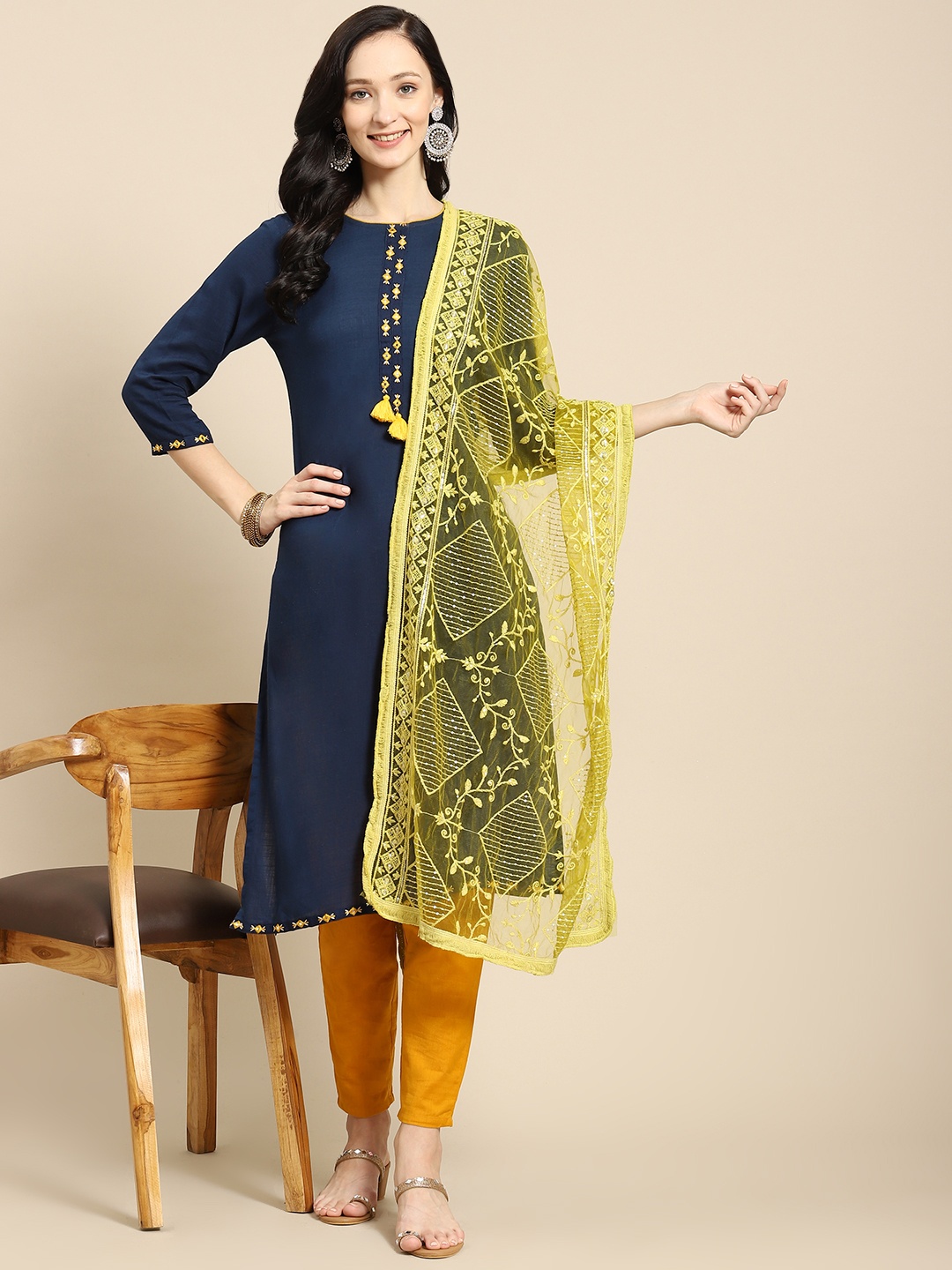 Saadgi Fluorescent Green & Gold-Toned Ethnic Motifs Embroidered Dupatta with Chikankari
Saadgi Fluorescent Green & Gold-Toned Ethnic Motifs Embroidered Dupatta with Chikankari