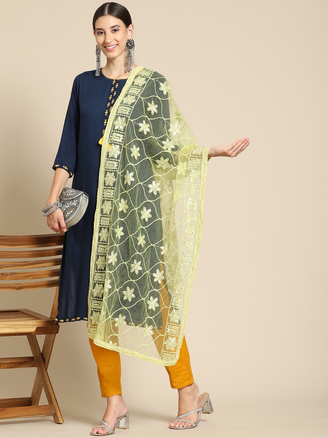 Saadgi Fluorescent Green & Gold-Toned Ethnic Motifs Embroidered Dupatta with Chikankari
Saadgi Fluorescent Green & Gold-Toned Ethnic Motifs Embroidered Dupatta with Chikankari