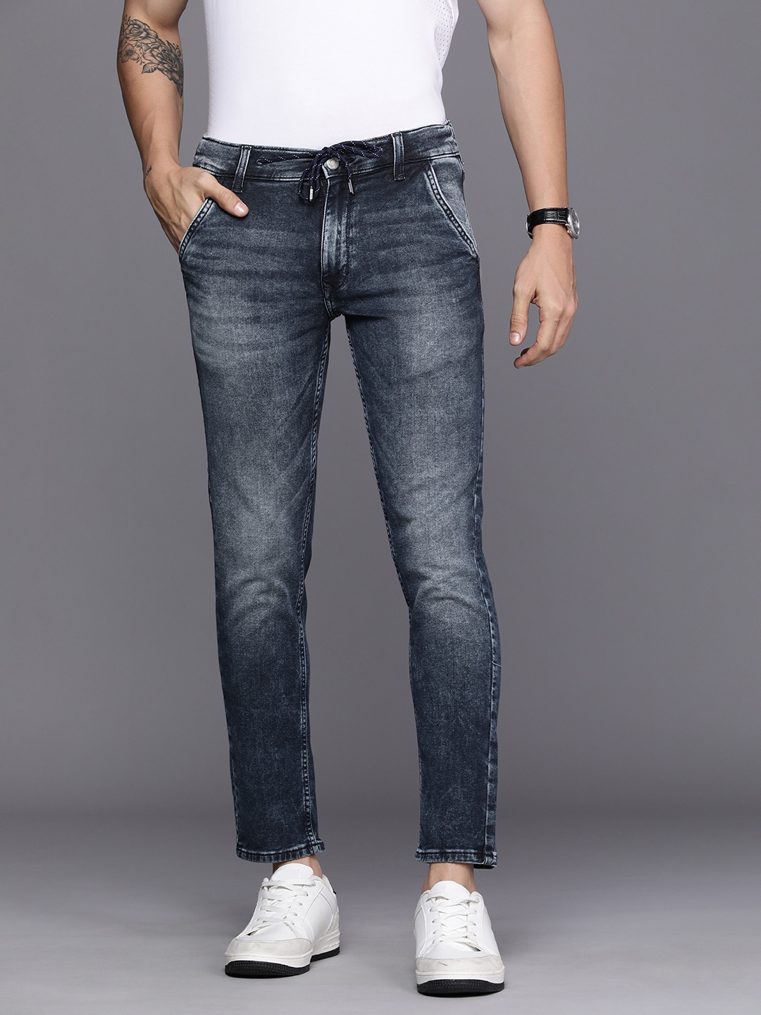 Louis Philippe Jeans Men Blue Smart Slim Fit Low-Rise Heavy Fade Acid Wash Stretchable Jeans
Louis Philippe Jeans Men Blue Smart Slim Fit Low-Rise Heavy Fade Acid Wash Stretchable Jeans