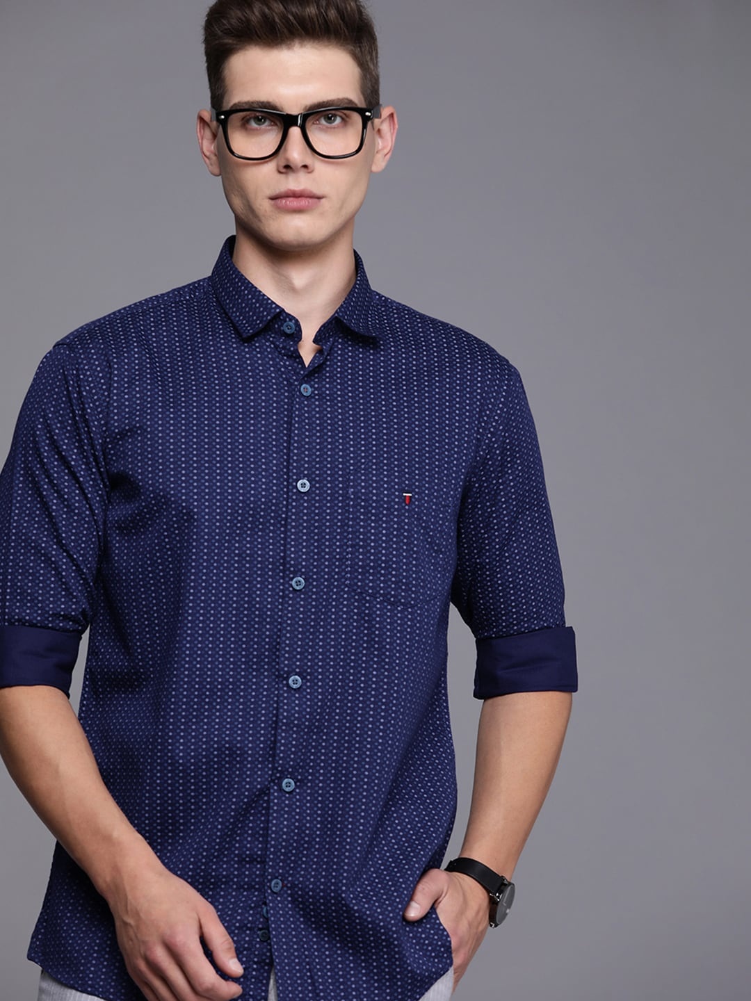 Louis Philippe Sport Men Blue & White Slim Fit Printed Pure Cotton Casual Shirt
Louis Philippe Sport Men Blue & White Slim Fit Printed Pure Cotton Casual Shirt