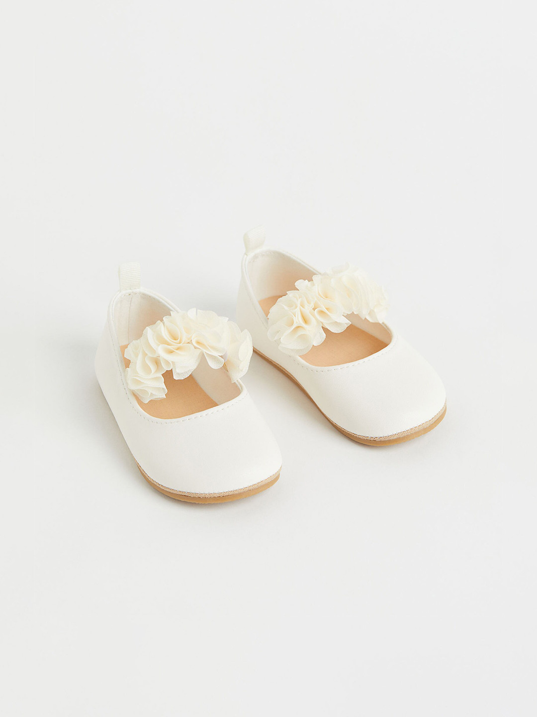 H&M Girls White Solid Ballet Pumps
H&M Girls White Solid Ballet Pumps