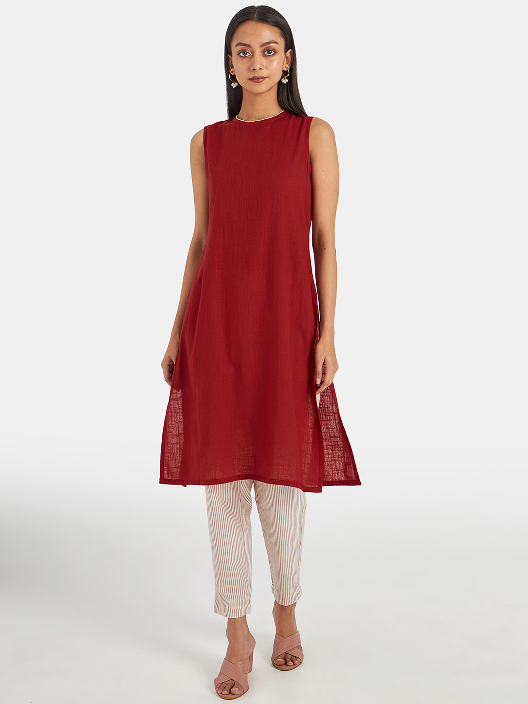 Suta Women Maroon Pure Cotton Kurta with Trousers
Suta Women Maroon Pure Cotton Kurta with Trousers