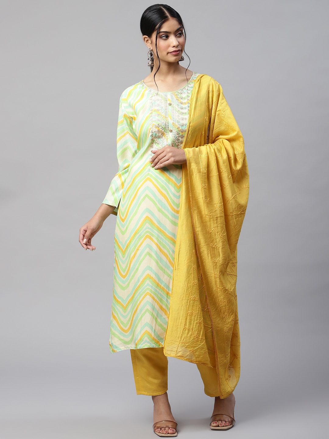 Readiprint Fashions Women Green Leheriya Printed Thread Work Kurta with Trousers & With Dupatta
Readiprint Fashions Women Green Leheriya Printed Thread Work Kurta with Trousers & With Dupatta