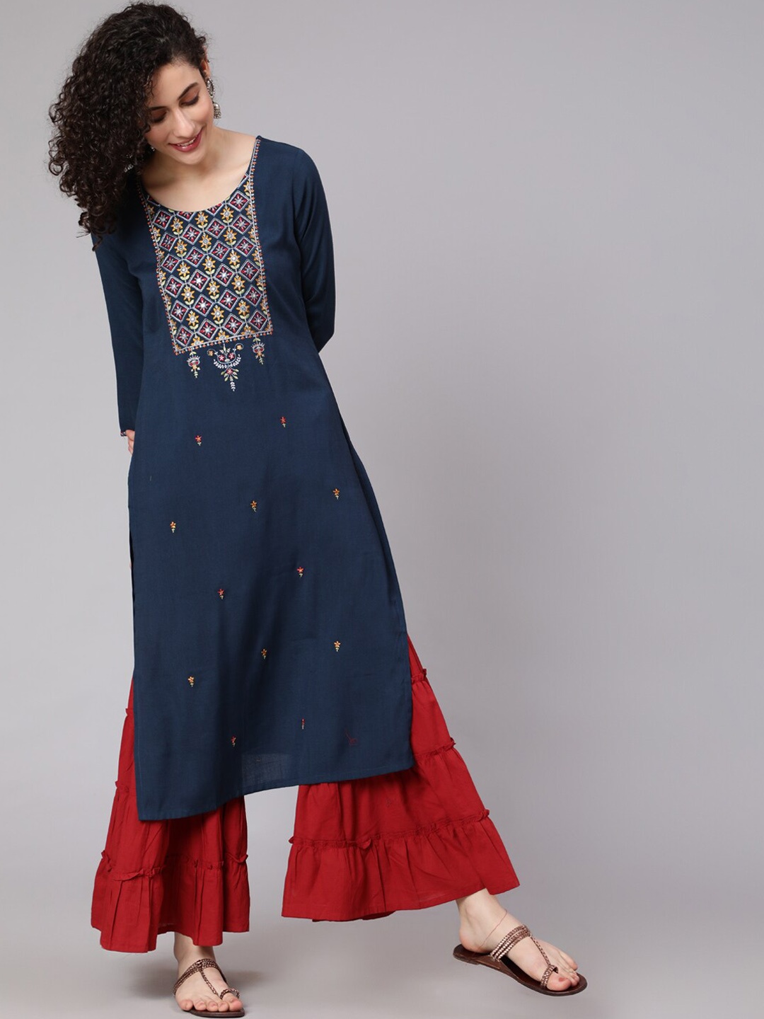 Awadhi Women Navy Blue Ethnic Motifs Embroidered Keyhole Neck Flared Sleeves Anarkali Kurta
Awadhi Women Navy Blue Ethnic Motifs Embroidered Keyhole Neck Flared Sleeves Anarkali Kurta