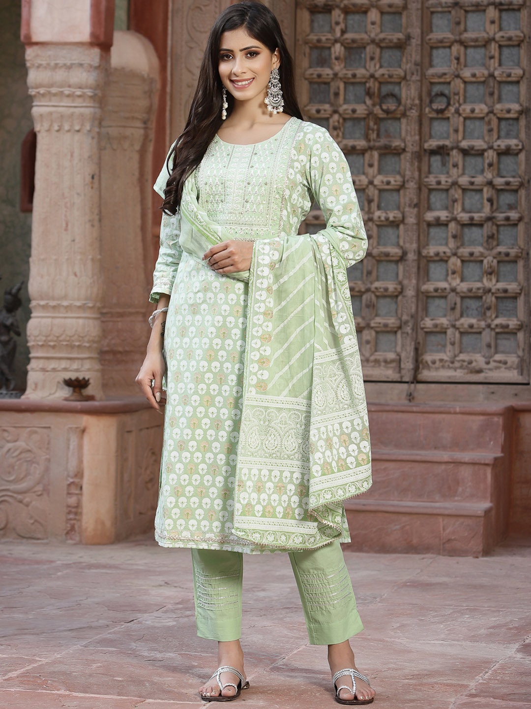 Juniper Women Green Ethnic Motifs Printed Sequinned Kurta with Trousers & With Dupatta
Juniper Women Green Ethnic Motifs Printed Sequinned Kurta with Trousers & With Dupatta