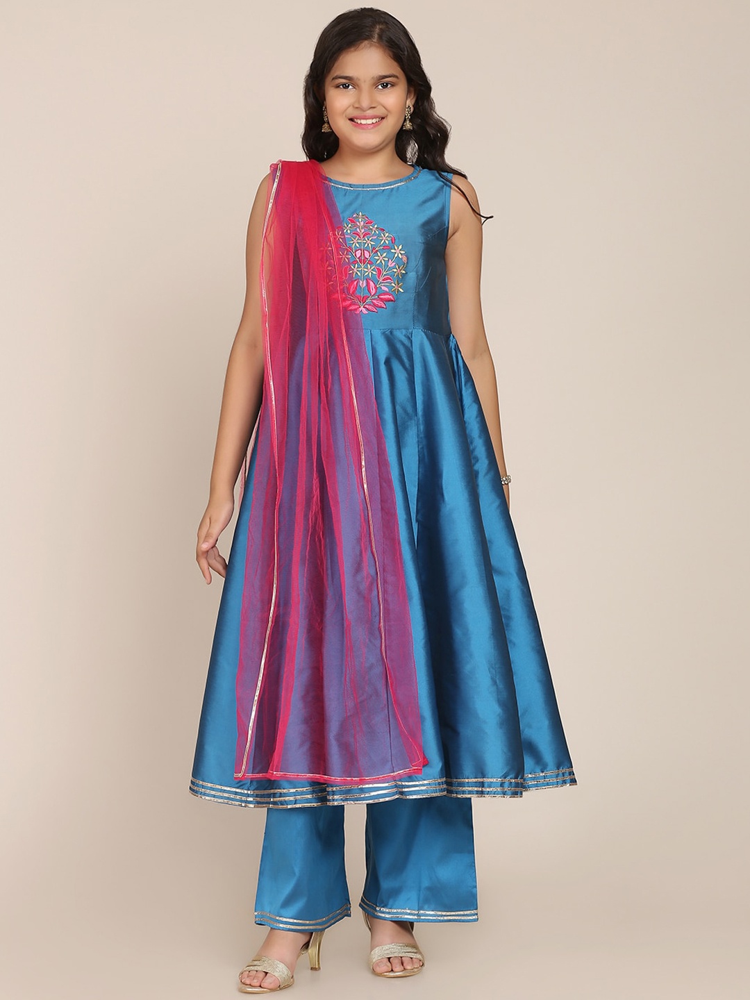 Bitiya by Bhama Girls Blue Floral Embroidered Yoke Design Pleated Kurta with Palazzos & Dupatta
Bitiya by Bhama Girls Blue Floral Embroidered Yoke Design Pleated Kurta with Palazzos & Dupatta