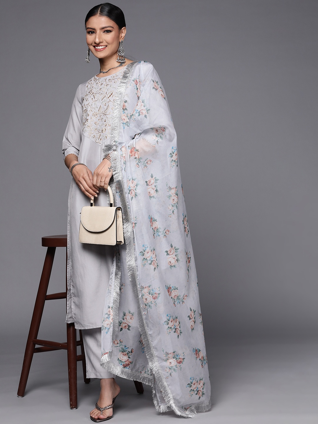 Varanga Women Lavender Ethnic Motifs Embroidered Thread Work Kurta with Trousers & With Dupatta
Varanga Women Lavender Ethnic Motifs Embroidered Thread Work Kurta with Trousers & With Dupatta