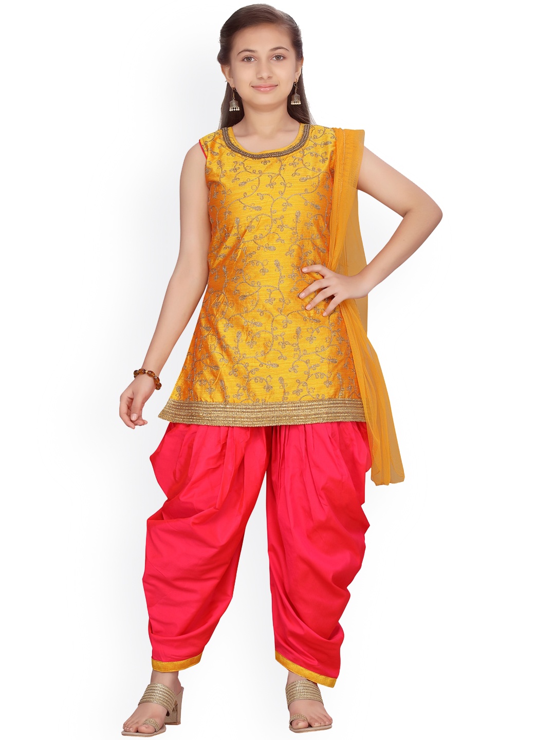 Aarika Girls Yellow Ethnic Motifs Embroidered Pure Silk Kurta with Patiala & With Dupatta
Aarika Girls Yellow Ethnic Motifs Embroidered Pure Silk Kurta with Patiala & With Dupatta