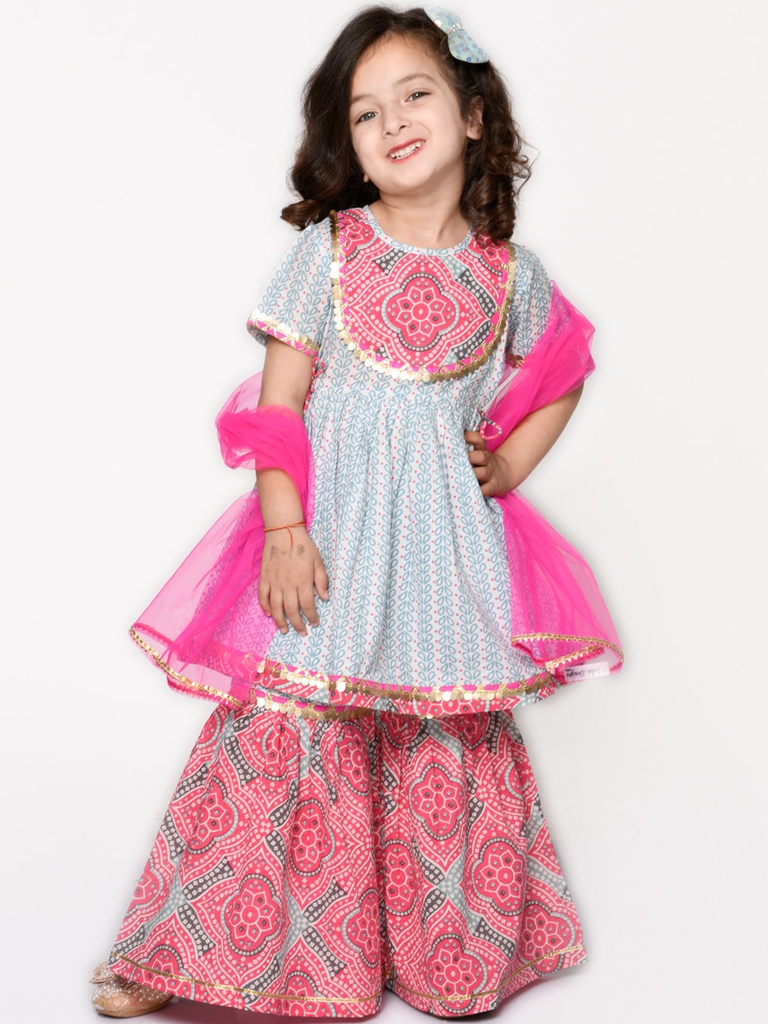SAKA DESIGNS Girls Blue Floral Printed Panelled Gotta Patti Pure Cotton Kurti with Sharara & With Dupatta
SAKA DESIGNS Girls Blue Floral Printed Panelled Gotta Patti Pure Cotton Kurti with Sharara & With Dupatta