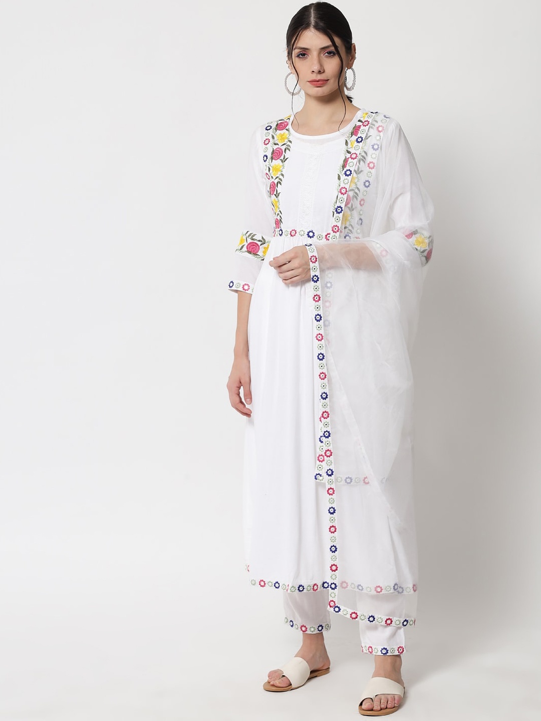 Meeranshi Women White Floral Panelled Thread Work Kurti with Trousers & With Dupatta
Meeranshi Women White Floral Panelled Thread Work Kurti with Trousers & With Dupatta