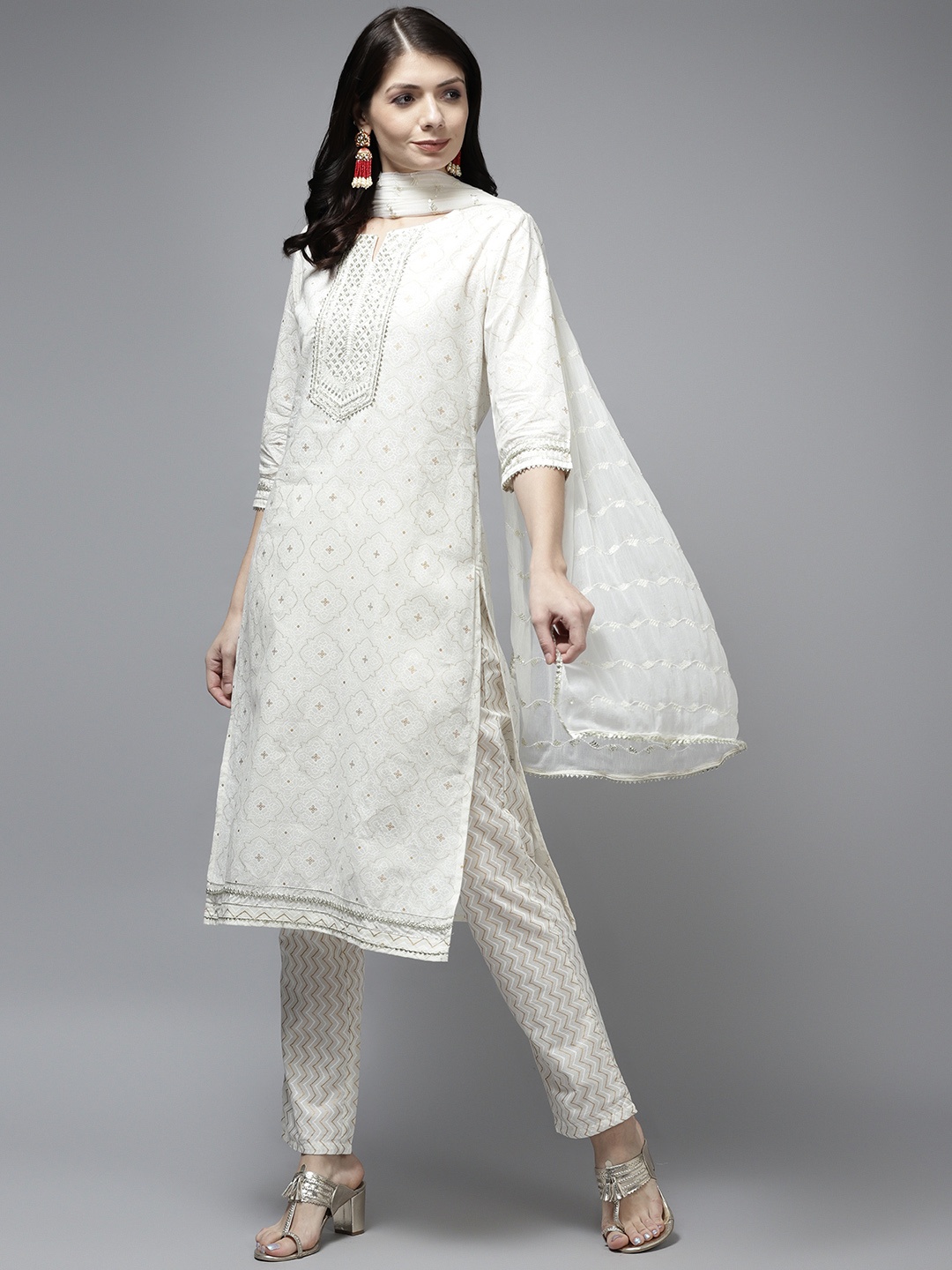 Yufta Women White Ethnic Motifs Embroidered Sequinned Pure Cotton Kurta with Trousers & With Dupatta
Yufta Women White Ethnic Motifs Embroidered Sequinned Pure Cotton Kurta with Trousers & With Dupatta