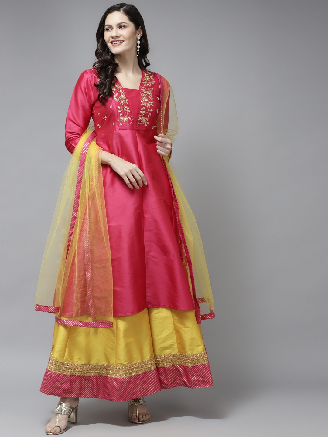 Bhama Couture Women Pink Floral Yoke Design Panelled Gotta Patti Kurta with Skirt & With Dupatta
Bhama Couture Women Pink Floral Yoke Design Panelled Gotta Patti Kurta with Skirt & With Dupatta