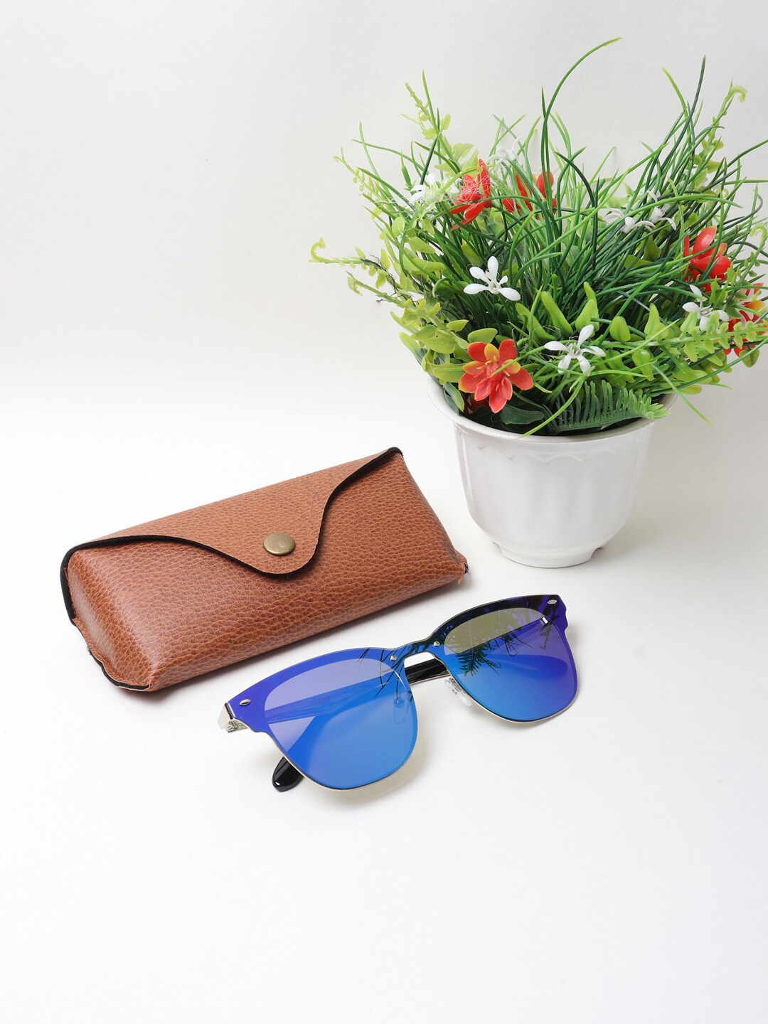 Swiss Design Unisex Mirrored Lens & Silver-Toned Oval Sunglasses with UV Protected Lens, Blue
Swiss Design Unisex Mirrored Lens & Silver-Toned Oval Sunglasses with UV Protected Lens, Blue
