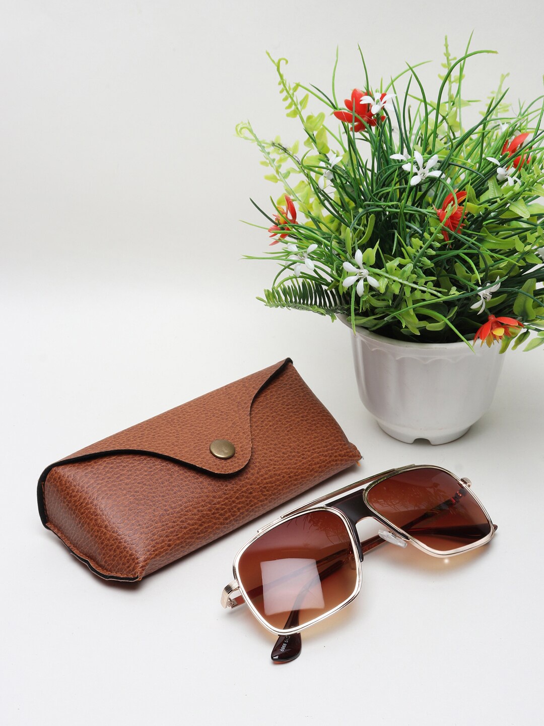 Swiss Design Unisex Brown Lens & Gold-Toned Aviator Sunglasses with UV Protected Lens SDSG-6988-15-Brown
Swiss Design Unisex Brown Lens & Gold-Toned Aviator Sunglasses with UV Protected Lens SDSG-6988-15-Brown