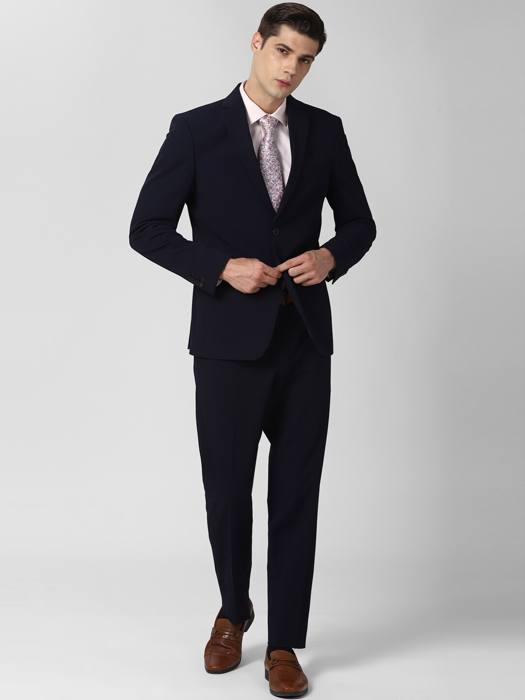 Peter England Elite Men Navy Blue Solid Slim Fit Single-Breasted Two-Piece Formal Suit
Peter England Elite Men Navy Blue Solid Slim Fit Single-Breasted Two-Piece Formal Suit