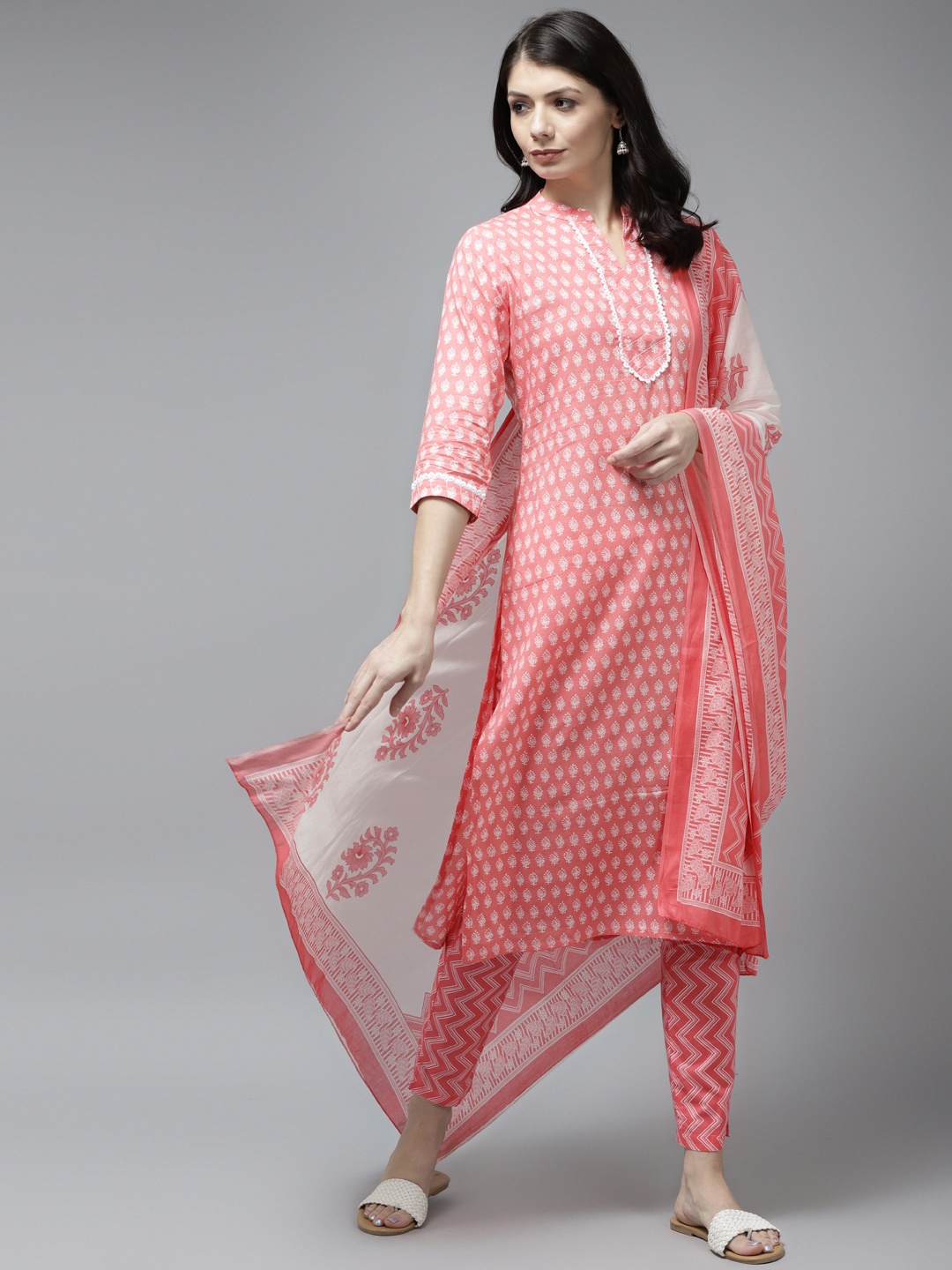 Yufta Women Pink Ethnic Motifs Printed Pure Cotton Kurta with Trousers & With Dupatta
Yufta Women Pink Ethnic Motifs Printed Pure Cotton Kurta with Trousers & With Dupatta