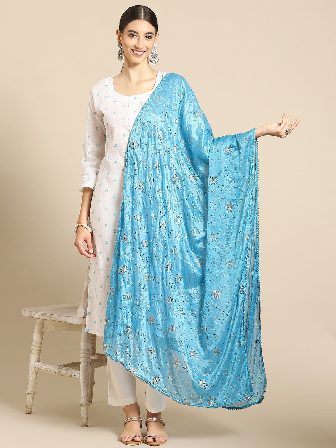 Saadgi Turquoise Blue & Golden Ethnic Motifs Gotta Patti Printed Dupatta with Mukaish
Saadgi Turquoise Blue & Golden Ethnic Motifs Gotta Patti Printed Dupatta with Mukaish