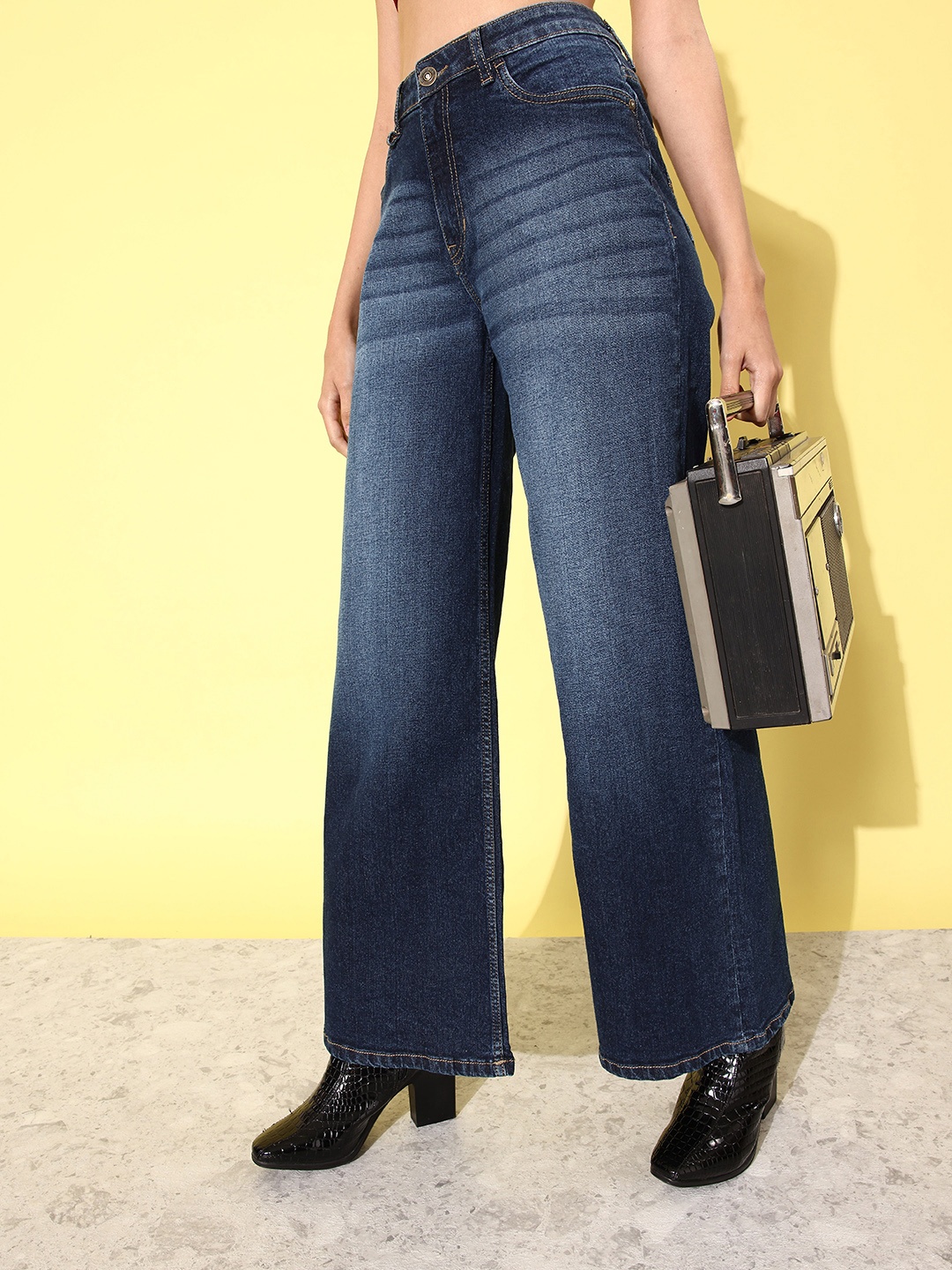 The Roadster Life Co. Women Navy Blue Wide Leg Light Fade Mid-Rise Stretchable Jeans
The Roadster Life Co. Women Navy Blue Wide Leg Light Fade Mid-Rise Stretchable Jeans
