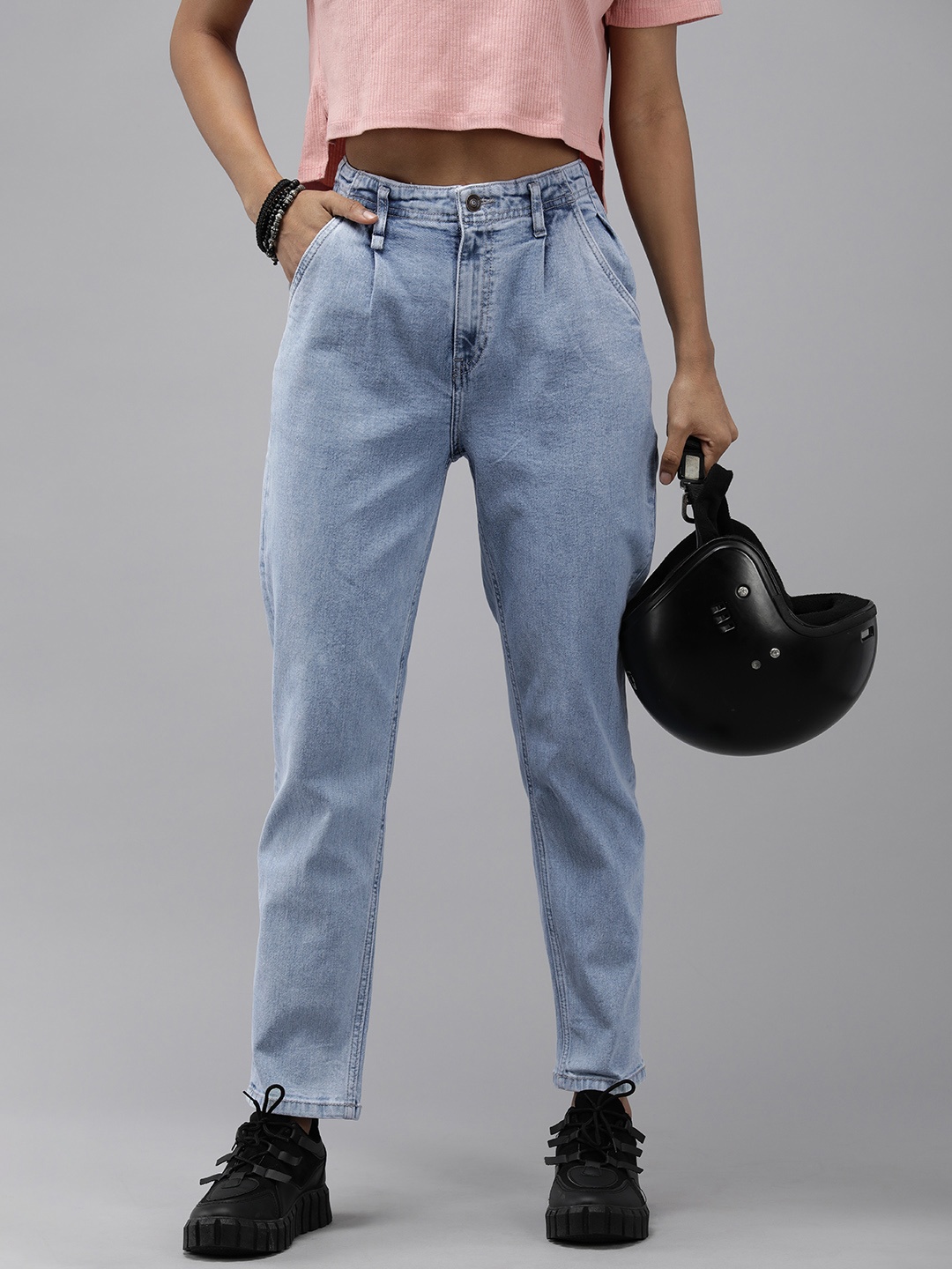 The Roadster Lifestyle Co. Women Boyfriend Fit High-Rise Heavy Fade Stretchable Jeans, Blue
The Roadster Lifestyle Co. Women Boyfriend Fit High-Rise Heavy Fade Stretchable Jeans, Blue