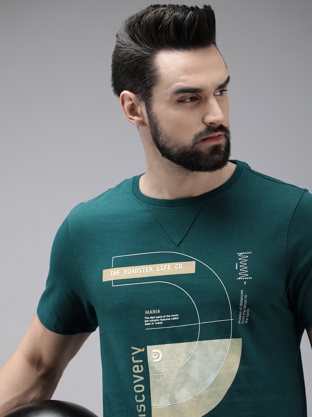 The Roadster Lifestyle Co. Men Green & Beige Graphic Printed Pure Cotton Applique T-shirt
The Roadster Lifestyle Co. Men Green & Beige Graphic Printed Pure Cotton Applique T-shirt