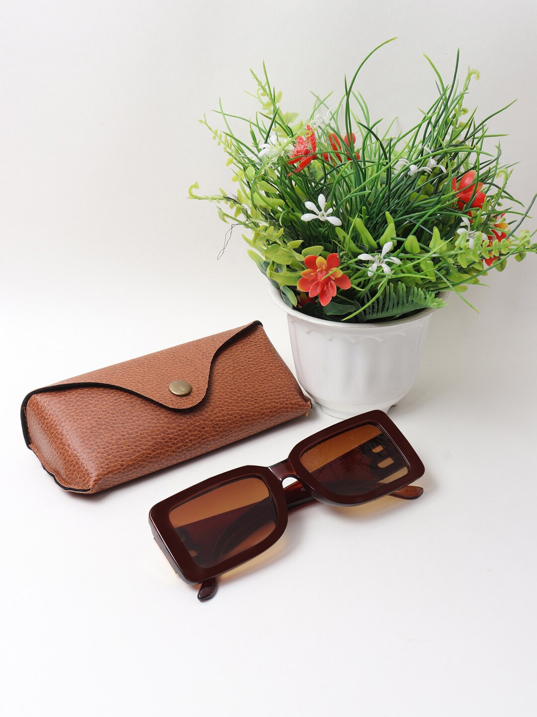 Swiss Design Unisex Brown Lens & Brown UV Protected Lens Wayfarer Sunglasses SDSG-10883-03
Swiss Design Unisex Brown Lens & Brown UV Protected Lens Wayfarer Sunglasses SDSG-10883-03