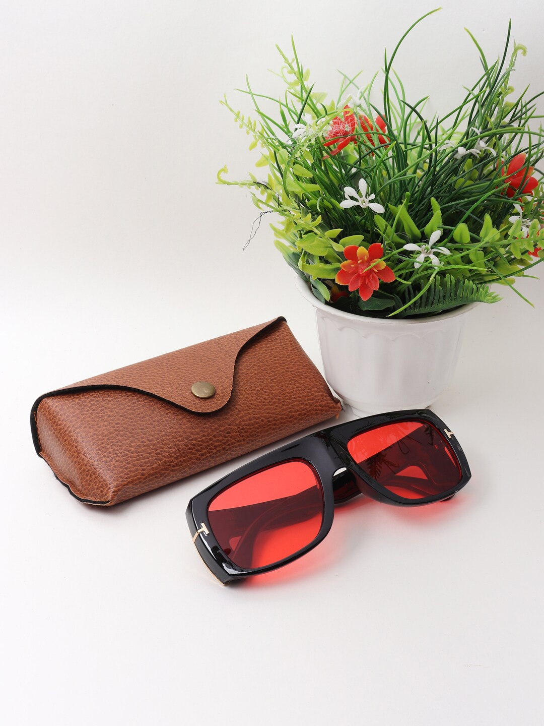 FROGGY Unisex Kids Red Lens & Black Wayfarer Sunglasses with UV Protected Lens FG-1918-04-Red
FROGGY Unisex Kids Red Lens & Black Wayfarer Sunglasses with UV Protected Lens FG-1918-04-Red
