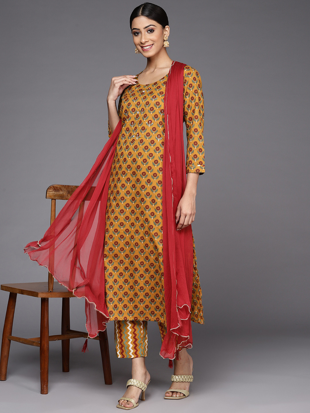 Varanga Women Mustard Yellow Ethnic Motifs Printed Pure Cotton Kurta with Trousers & With Dupatta
Varanga Women Mustard Yellow Ethnic Motifs Printed Pure Cotton Kurta with Trousers & With Dupatta