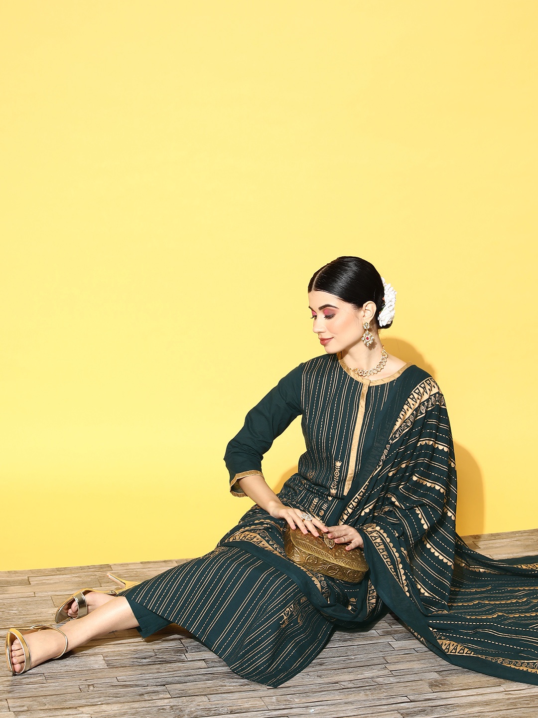 Indo Era Women Teal Green Pure Cotton Ethnic Motifs Printed Kurta with Trousers & Dupatta
Indo Era Women Teal Green Pure Cotton Ethnic Motifs Printed Kurta with Trousers & Dupatta
