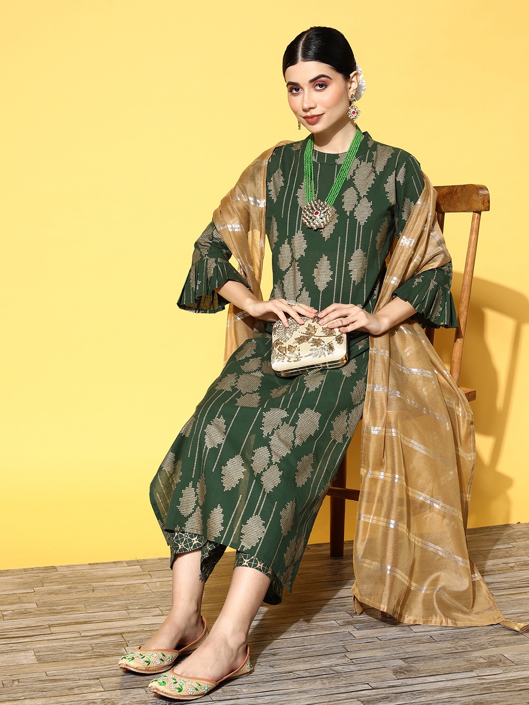 Indo Era Women Green & Golden Pure Cotton Geometric Printed Kurta with Palazzos & Dupatta
Indo Era Women Green & Golden Pure Cotton Geometric Printed Kurta with Palazzos & Dupatta