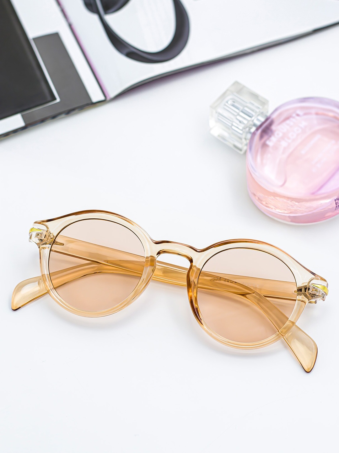 Bellofox Women Peach-Coloured Lens & Peach-Coloured Round Sunglasses BS1893-0522, Beige
Bellofox Women Peach-Coloured Lens & Peach-Coloured Round Sunglasses BS1893-0522, Beige