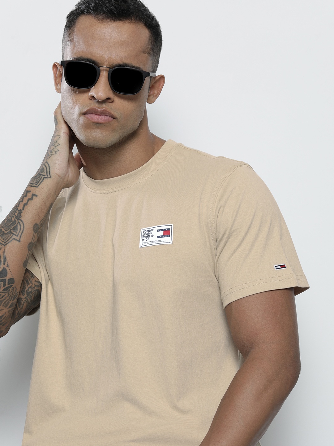 Tommy Hilfiger Men Beige Solid Round Neck Organic Cotton Brand Logo Applique T-shirt
Tommy Hilfiger Men Beige Solid Round Neck Organic Cotton Brand Logo Applique T-shirt
