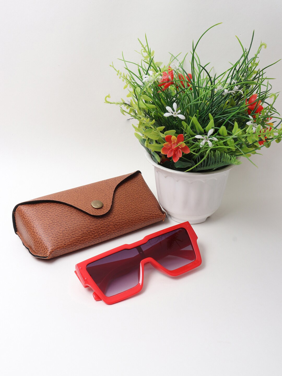 FROGGY Unisex Kids Brown Lens & Red Wayfarer Sunglasses with UV Protected Lens FG-10872
FROGGY Unisex Kids Brown Lens & Red Wayfarer Sunglasses with UV Protected Lens FG-10872