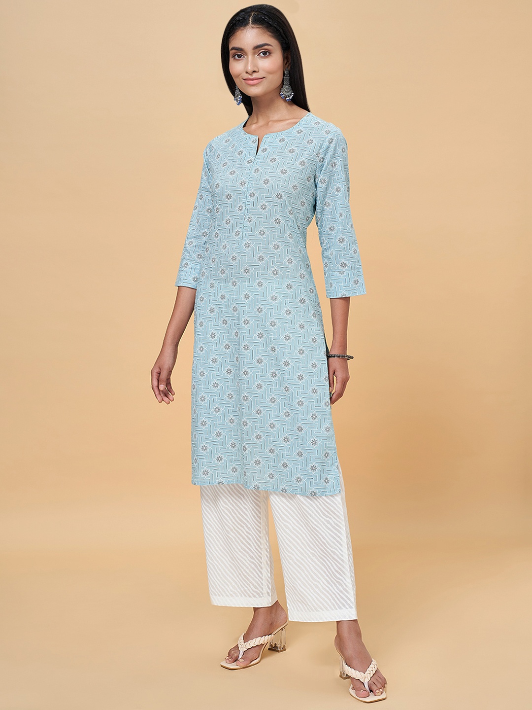 RANGMANCH BY PANTALOONS Women Blue Floral Printed Pure Cotton Kurta with Trousers
RANGMANCH BY PANTALOONS Women Blue Floral Printed Pure Cotton Kurta with Trousers