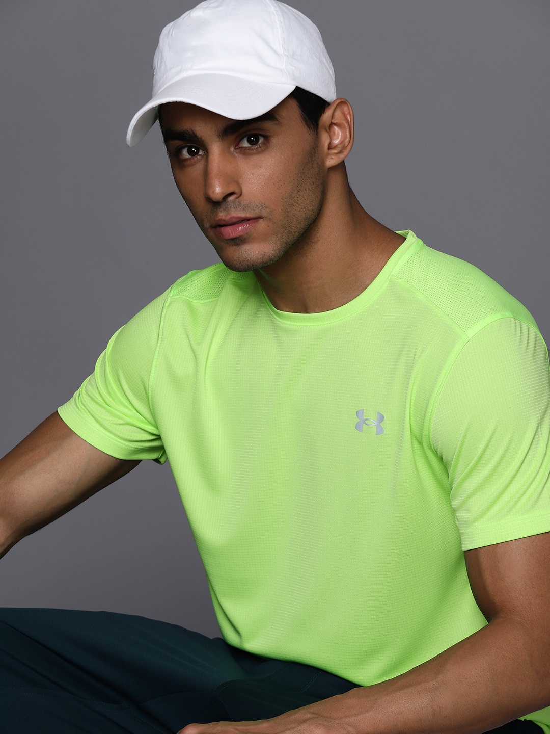 UNDER ARMOUR Men Neon Green Brand Logo Detail Speed Stride 2.0 Tee, Fluorescent green
UNDER ARMOUR Men Neon Green Brand Logo Detail Speed Stride 2.0 Tee, Fluorescent green