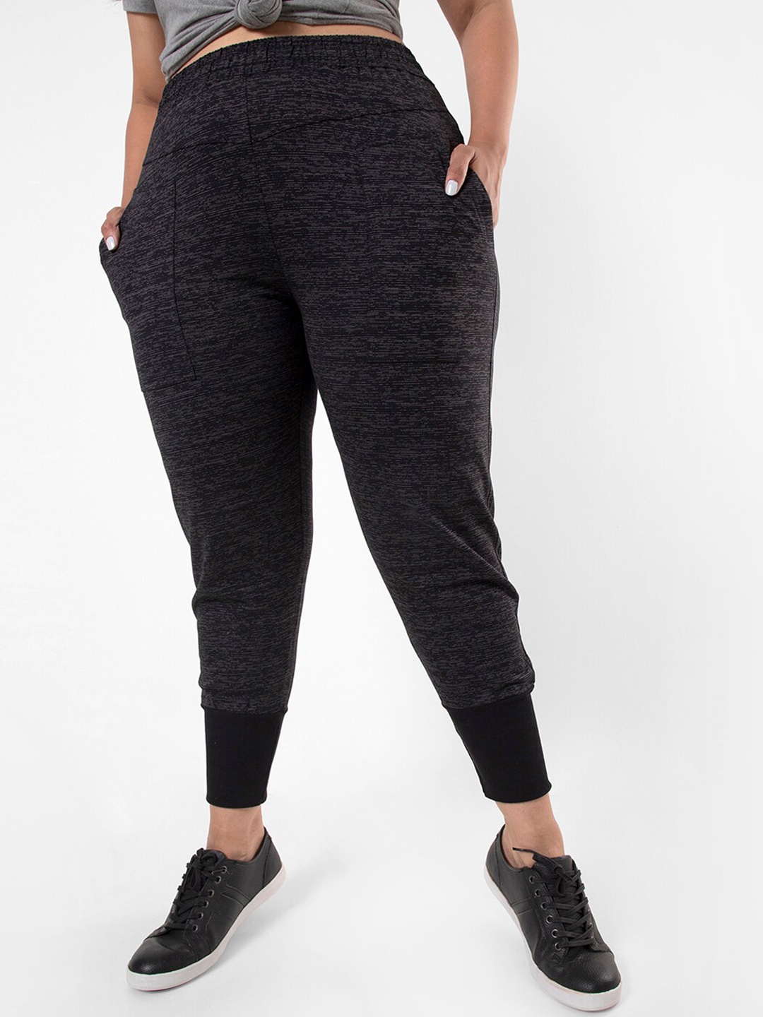Instafab Plus Size Women Black Solid Cotton Relaxed-Fit Joggers