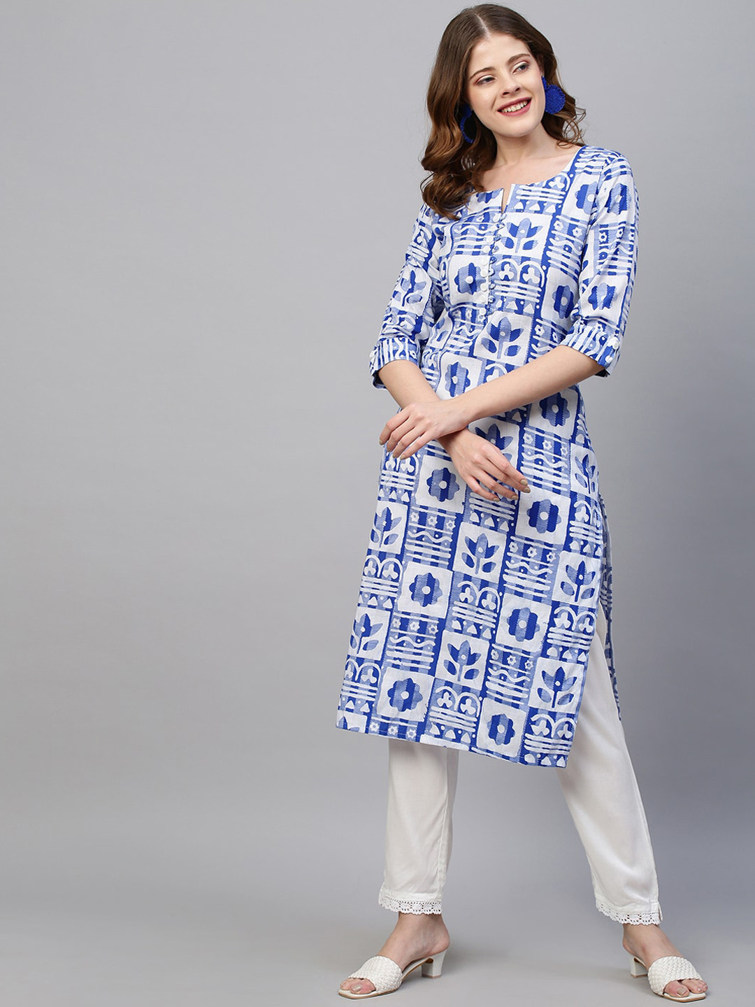 FASHOR Women Blue & White Floral Printed Kurta 
FASHOR Women Blue & White Floral Printed Kurta
