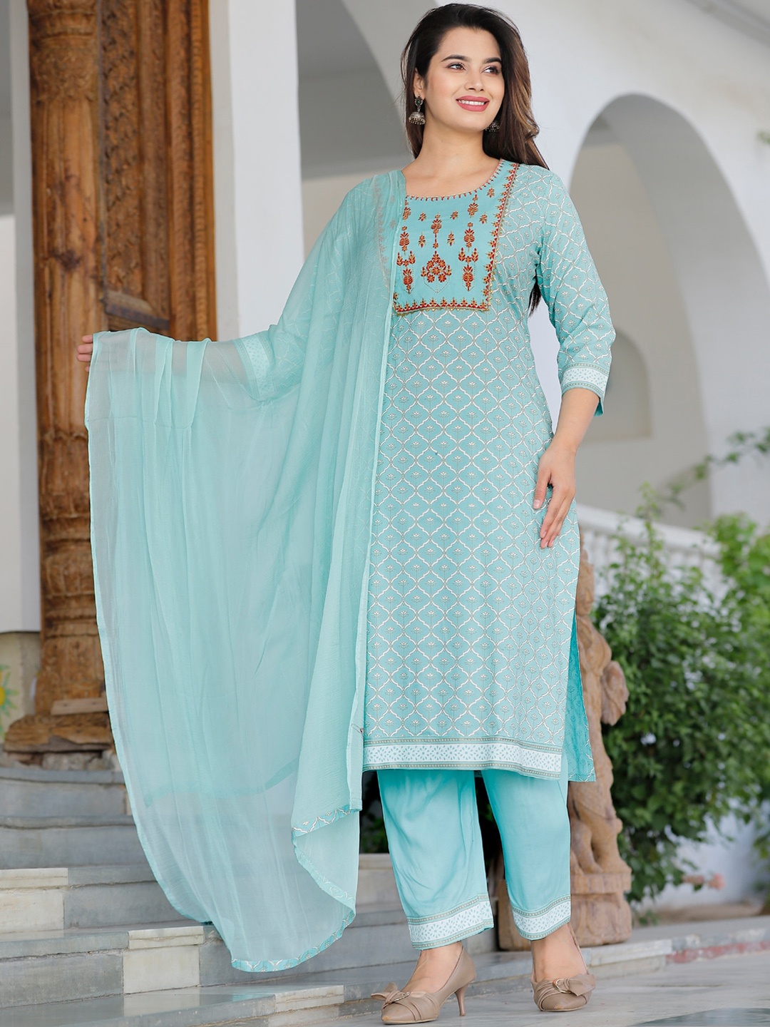 YAVI Women Blue Ethnic Motifs Printed Gotta Patti Kurta with Palazzos & With Dupatta
YAVI Women Blue Ethnic Motifs Printed Gotta Patti Kurta with Palazzos & With Dupatta