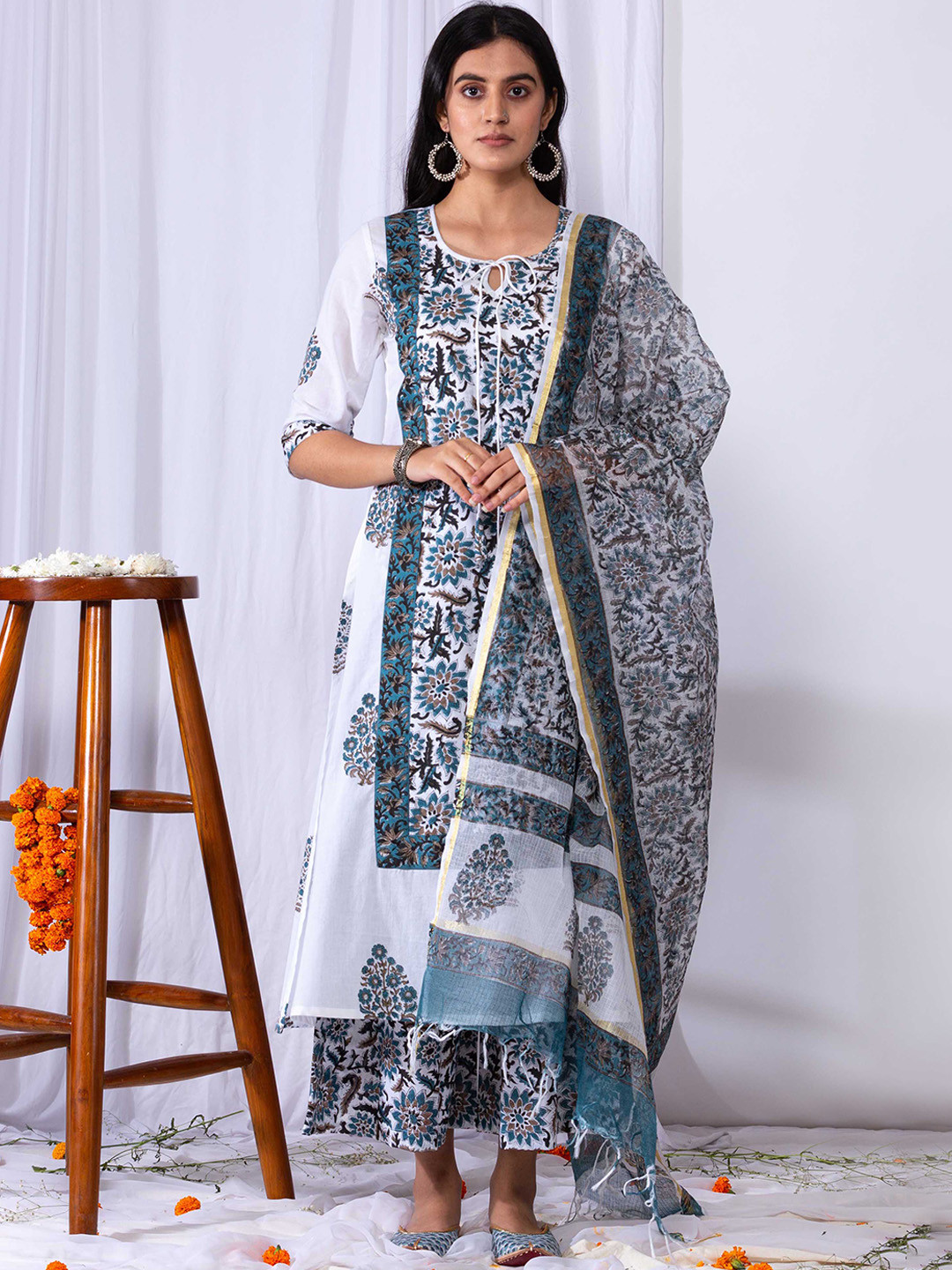 SHRINKHLA Women Navy Blue Floral Yoke Design Pure Cotton Kurta with Palazzos & With Dupatta
SHRINKHLA Women Navy Blue Floral Yoke Design Pure Cotton Kurta with Palazzos & With Dupatta