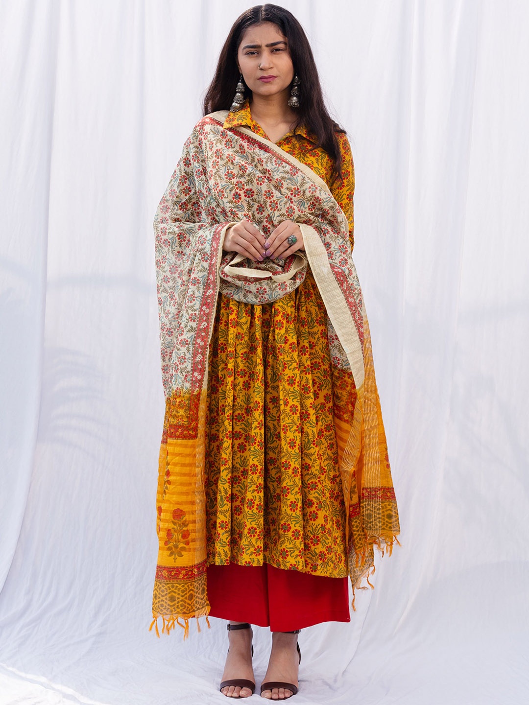 SHRINKHLA Women Yellow Floral Printed Empire Pure Cotton Kurta with Palazzos & With Dupatta
SHRINKHLA Women Yellow Floral Printed Empire Pure Cotton Kurta with Palazzos & With Dupatta