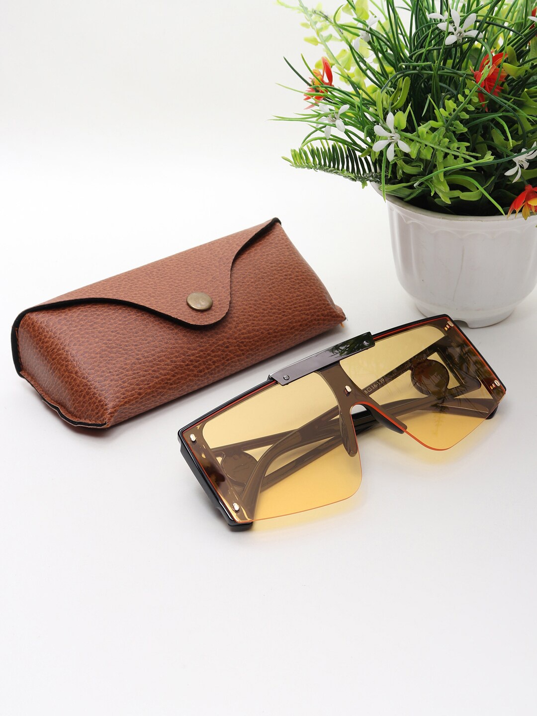 CELEBRITY SUNGLASSES Unisex Yellow Lens & Black Other Sunglasses with UV Protected Lens
CELEBRITY SUNGLASSES Unisex Yellow Lens & Black Other Sunglasses with UV Protected Lens