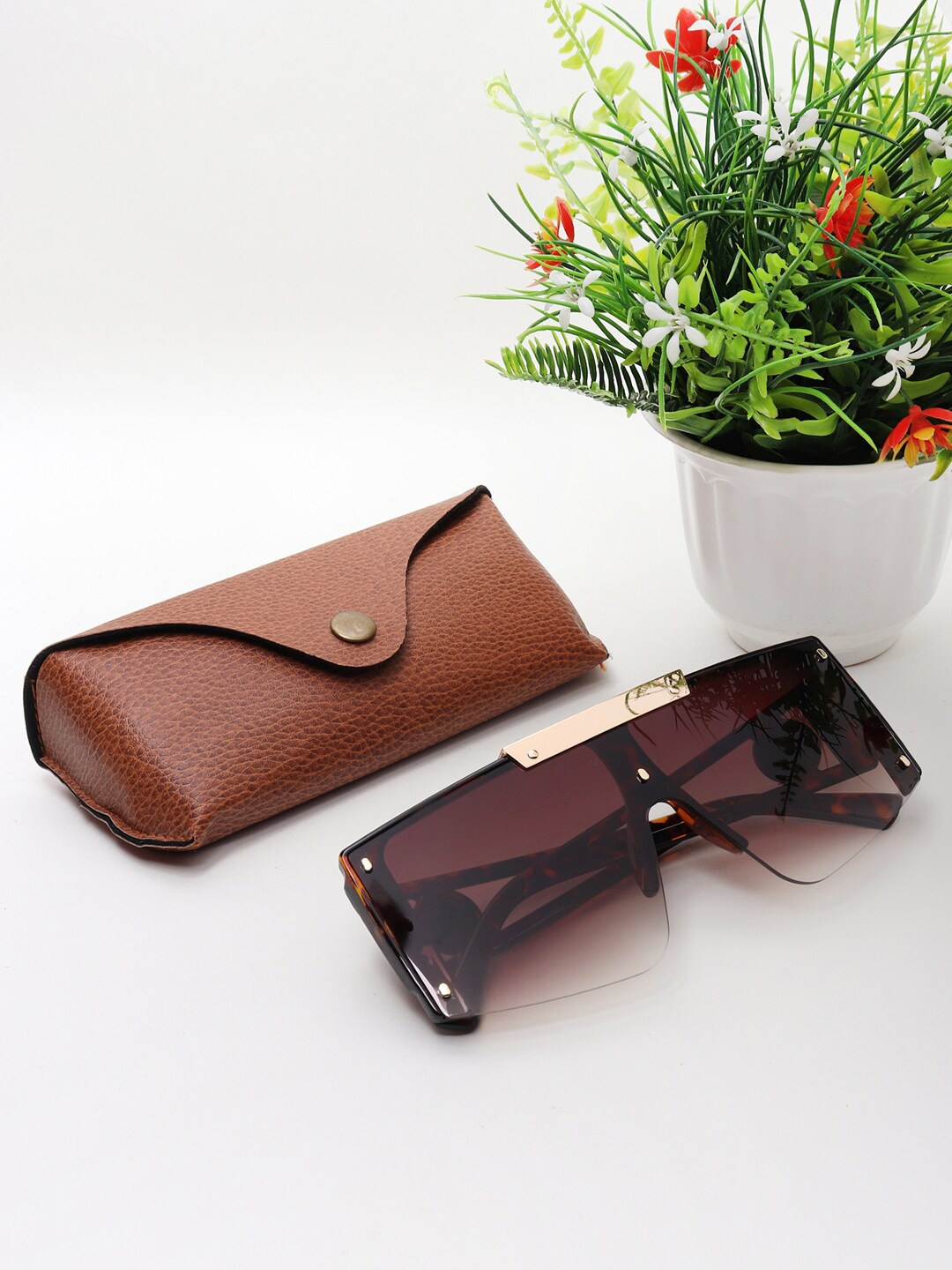 CELEBRITY SUNGLASSES Unisex Brown Lens & Brown Square Sunglasses with UV Protected Lens
CELEBRITY SUNGLASSES Unisex Brown Lens & Brown Square Sunglasses with UV Protected Lens
