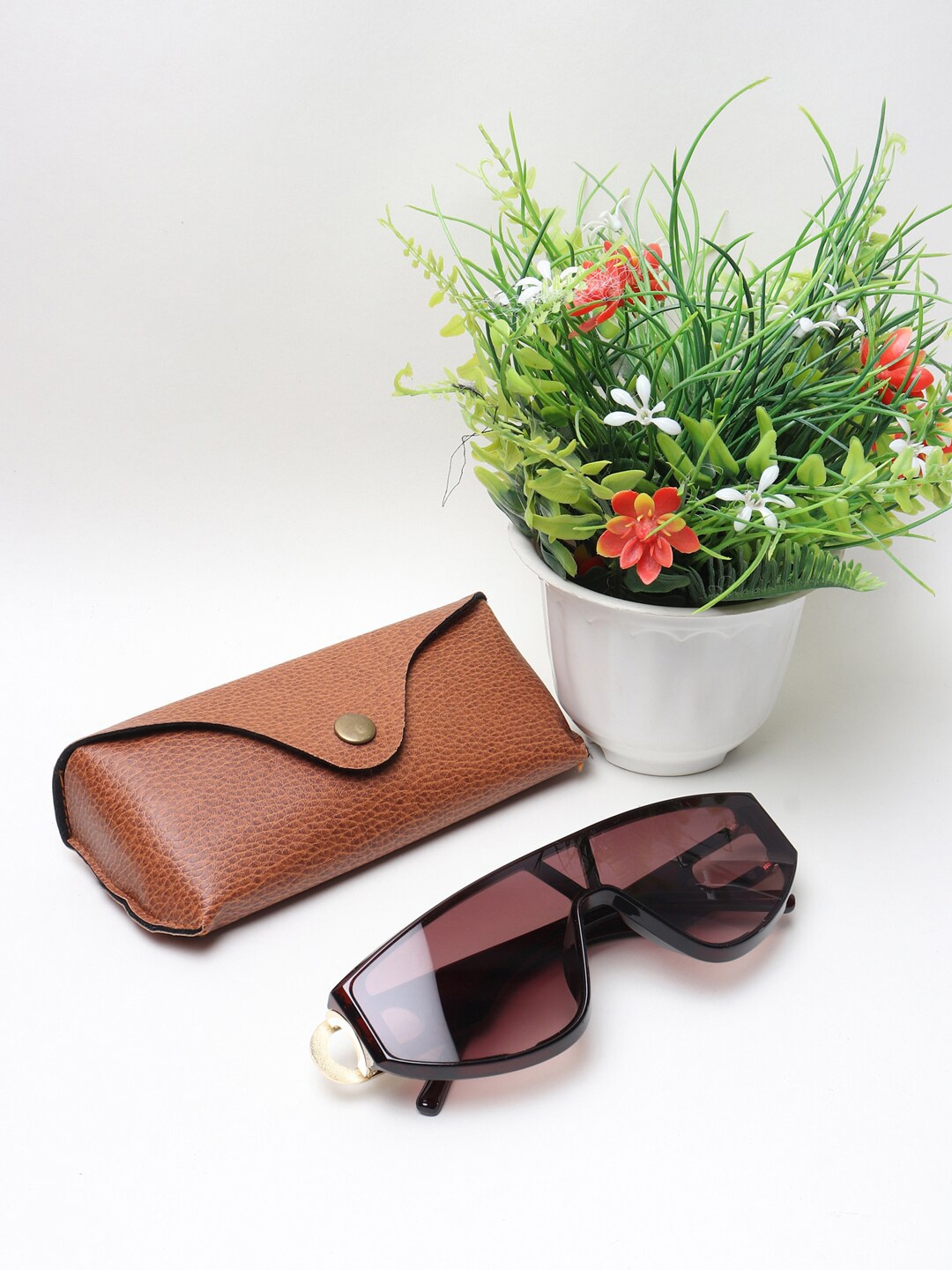 CELEBRITY SUNGLASSES Unisex Brown Lens & Brown Other Sunglasses with UV Protected Lens
CELEBRITY SUNGLASSES Unisex Brown Lens & Brown Other Sunglasses with UV Protected Lens
